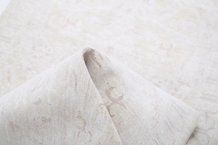 Serenity 2’ 6″ x 10’ 5″ - No. AV61816 - ALRUG Rug Store