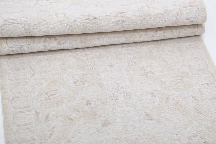 Serenity 2’ 6″ x 10’ 5″ - No. AV61816 - ALRUG Rug Store