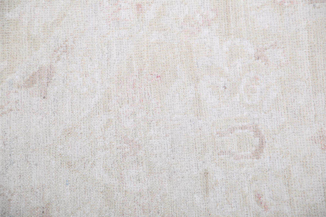 Serenity 2’ 6″ x 10’ 5″ - No. AV61816 - ALRUG Rug Store