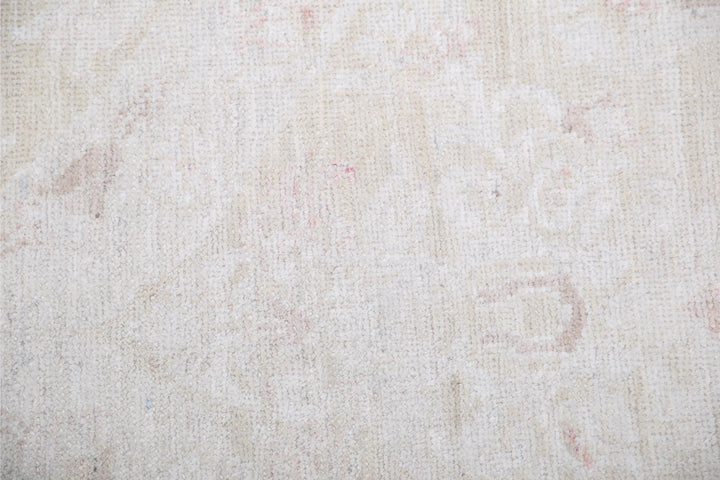 Serenity 2’ 6″ x 10’ 5″ - No. AV61816 - ALRUG Rug Store