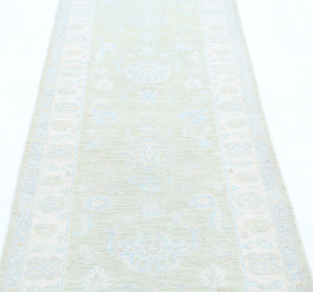 Green Pakistani Farhan Rug 2'6" x 8'4" Hand-Knotted border
