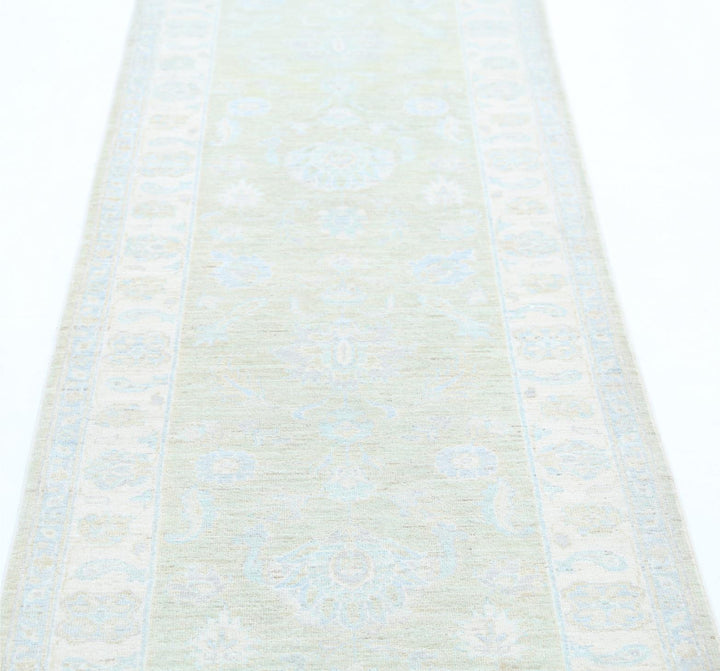 Green Pakistani Farhan Rug 2'6" x 8'4" Hand-Knotted border