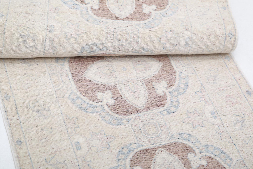 Serenity 2’ 6″ x 10’ 0″ - No. AV42258 - ALRUG Rug Store