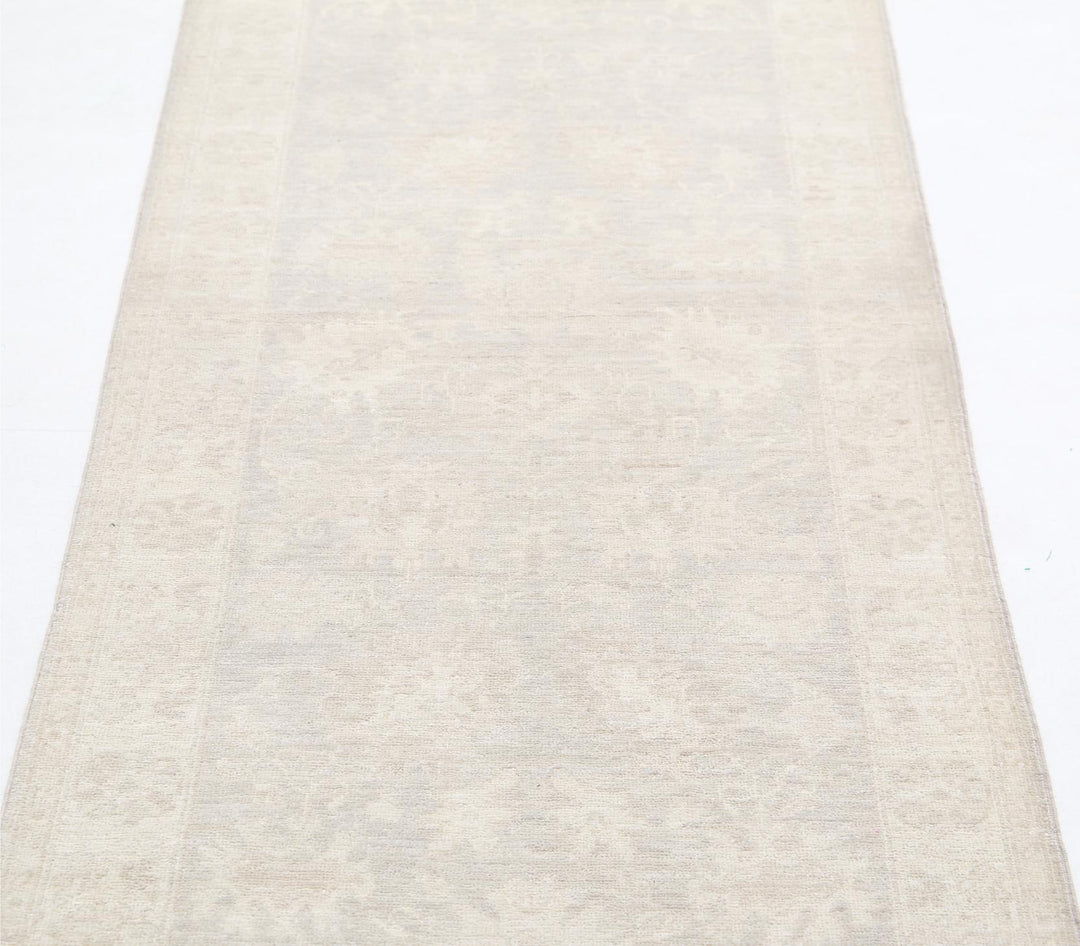 Serenity 2’ 6″ x 7’ 11” - No. AV67984 - ALRUG Rug Store