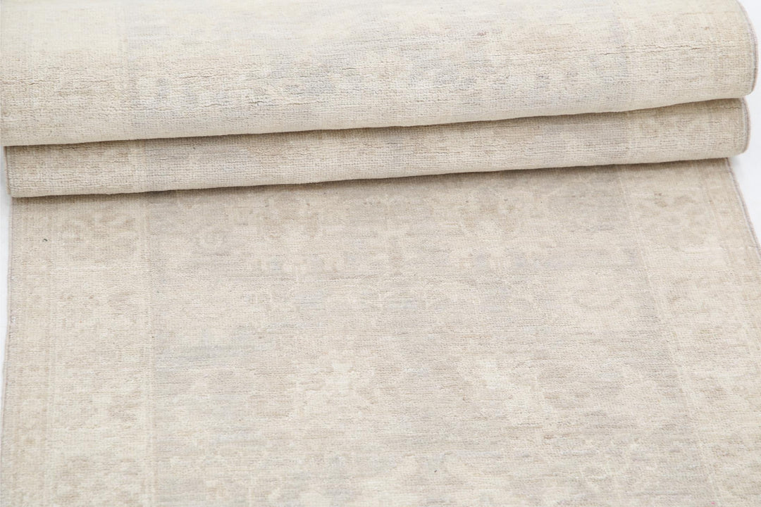 Serenity 2’ 6″ x 7’ 11” - No. AV67984 - ALRUG Rug Store