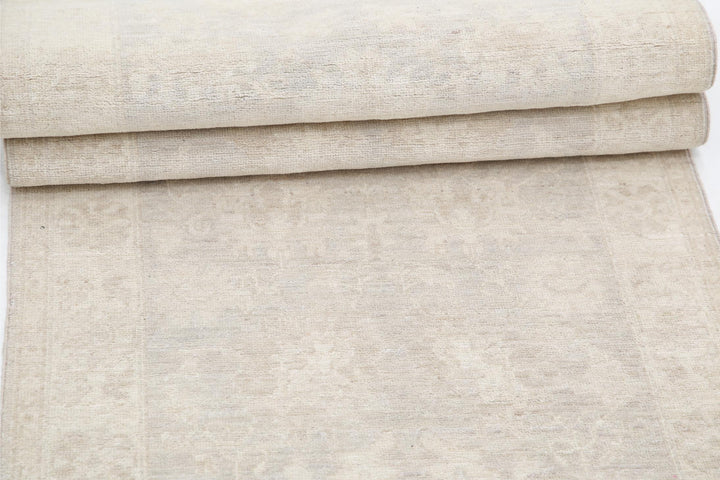 Serenity 2’ 6″ x 7’ 11” - No. AV67984 - ALRUG Rug Store