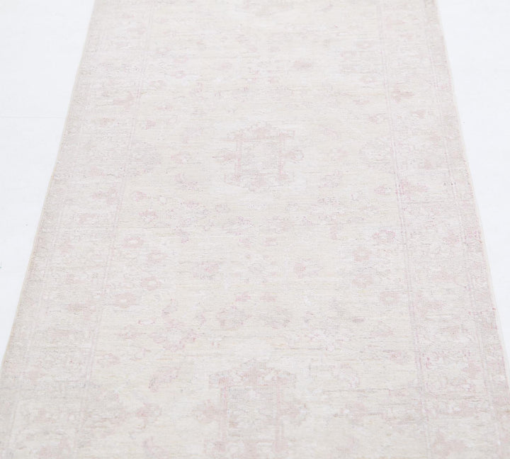 Serenity 2’ 5″ x 9’ 8″ - No. AV80687 - ALRUG Rug Store