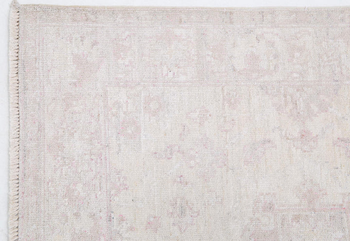 Serenity 2’ 5″ x 9’ 8″ - No. AV80687 - ALRUG Rug Store