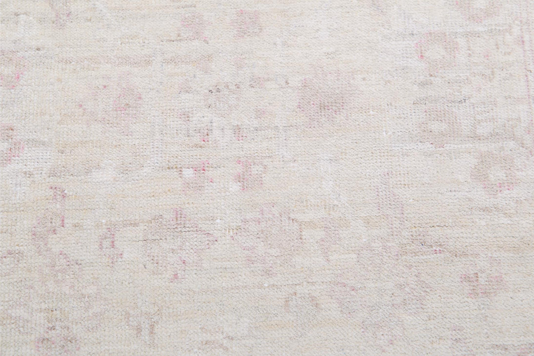 Serenity 2’ 5″ x 9’ 8″ - No. AV80687 - ALRUG Rug Store