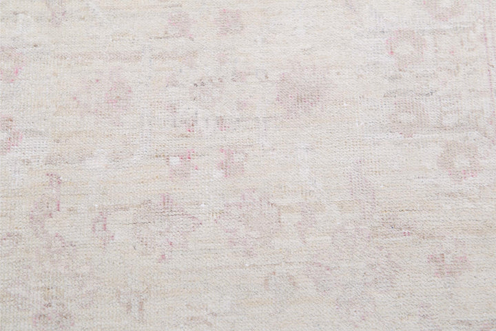 Serenity 2’ 5″ x 9’ 8″ - No. AV80687 - ALRUG Rug Store