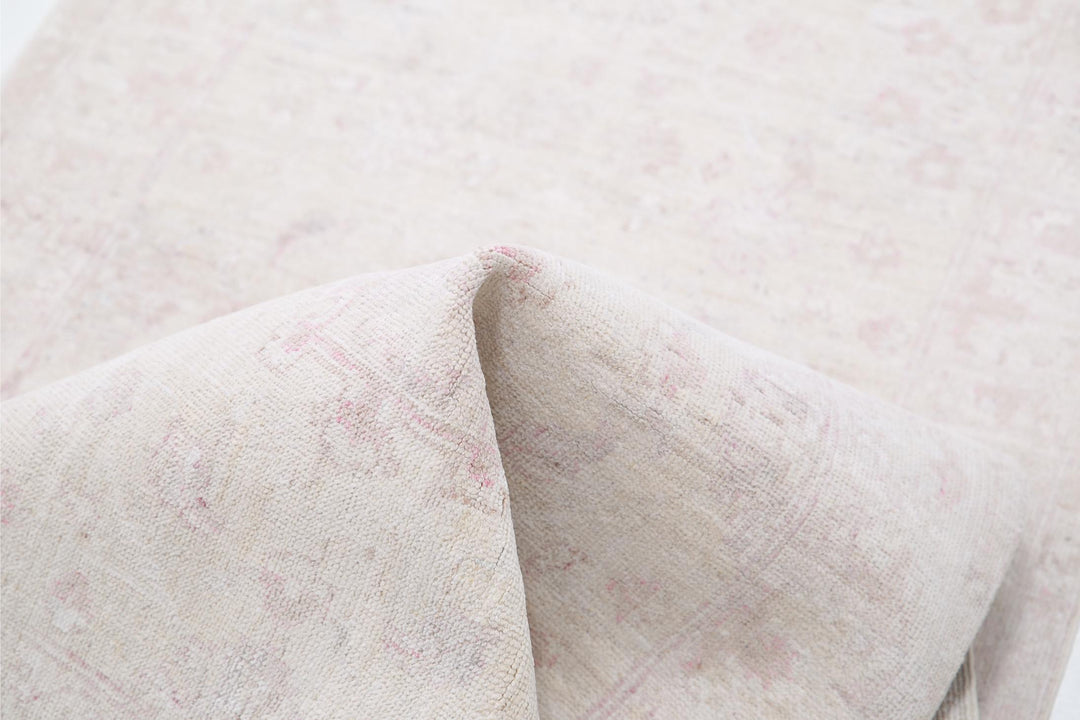 Serenity 2’ 5″ x 9’ 8″ - No. AV80687 - ALRUG Rug Store