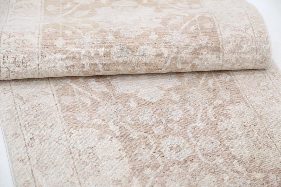 Serenity 2’ 7″ x 10’ 0″ - No. AV42768 - ALRUG Rug Store