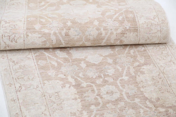 Serenity 2’ 7″ x 10’ 0″ - No. AV42768 - ALRUG Rug Store