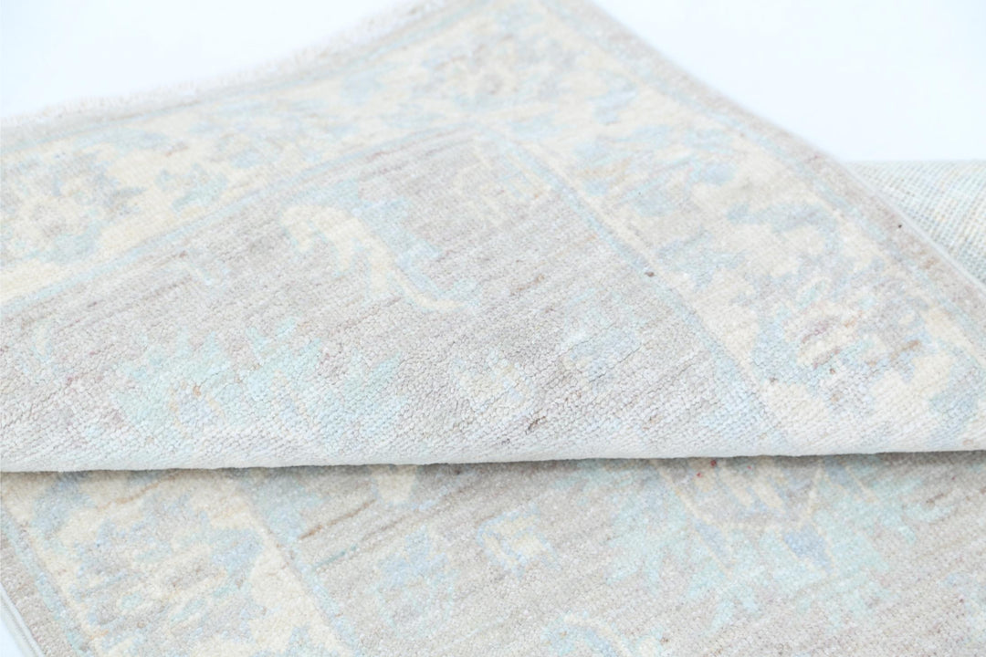 Serenity 2’ 2″ x 3’ 1″ - No. AV63090 - ALRUG Rug Store