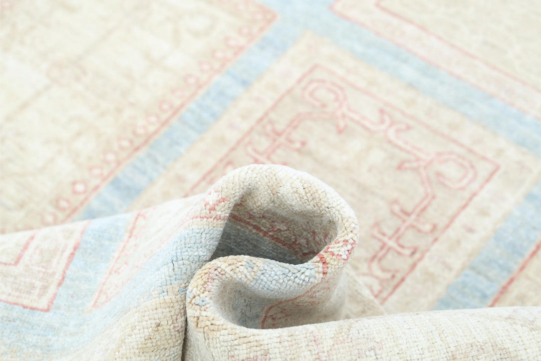 Serenity 6’ 8″ x 9’ 10” - No. AV59696 - ALRUG Rug Store