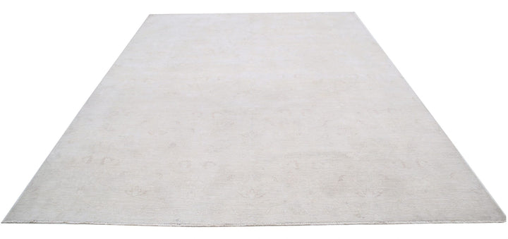 Serenity 8’ 9″ x 11’ 7″ - No. AV92732 - ALRUG Rug Store