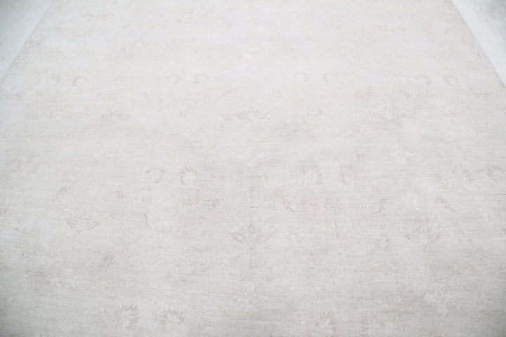 Serenity 8’ 9″ x 11’ 7″ - No. AV92732 - ALRUG Rug Store