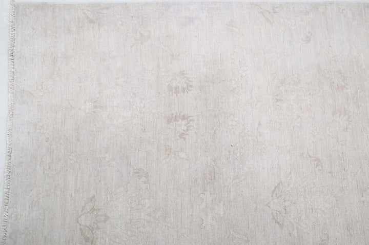 Serenity 8’ 9″ x 11’ 7″ - No. AV92732 - ALRUG Rug Store