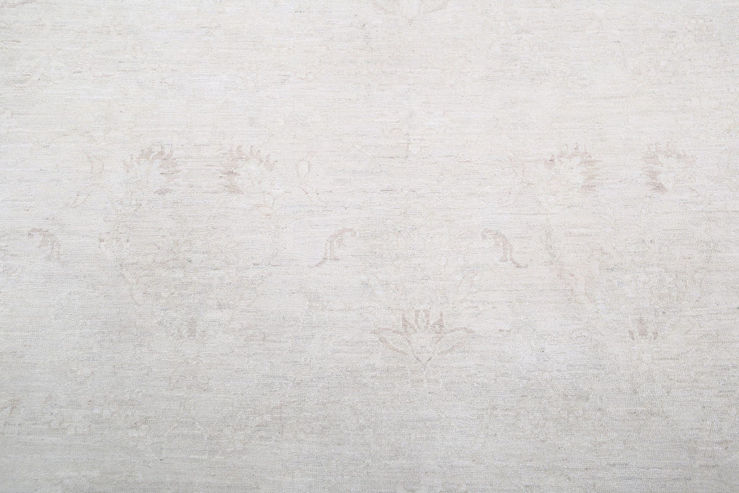 Serenity 8’ 9″ x 11’ 7″ - No. AV92732 - ALRUG Rug Store