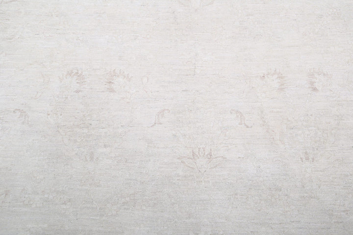 Serenity 8’ 9″ x 11’ 7″ - No. AV92732 - ALRUG Rug Store