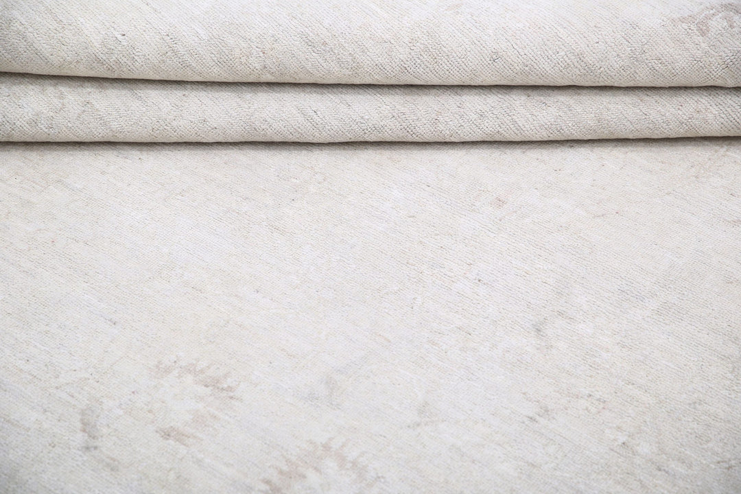 Serenity 8’ 9″ x 11’ 7″ - No. AV92732 - ALRUG Rug Store