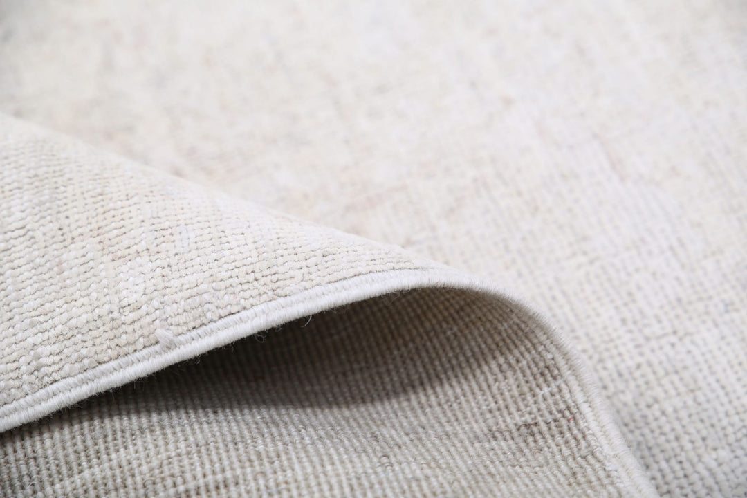 Serenity 8’ 9″ x 11’ 7″ - No. AV92732 - ALRUG Rug Store