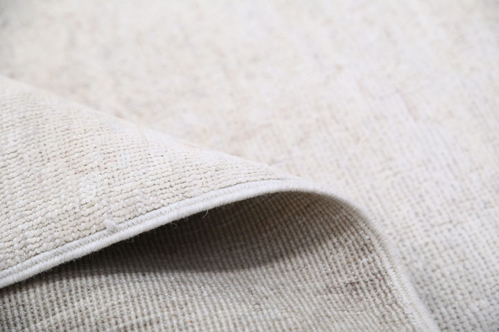 Serenity 8’ 9″ x 11’ 7″ - No. AV92732 - ALRUG Rug Store