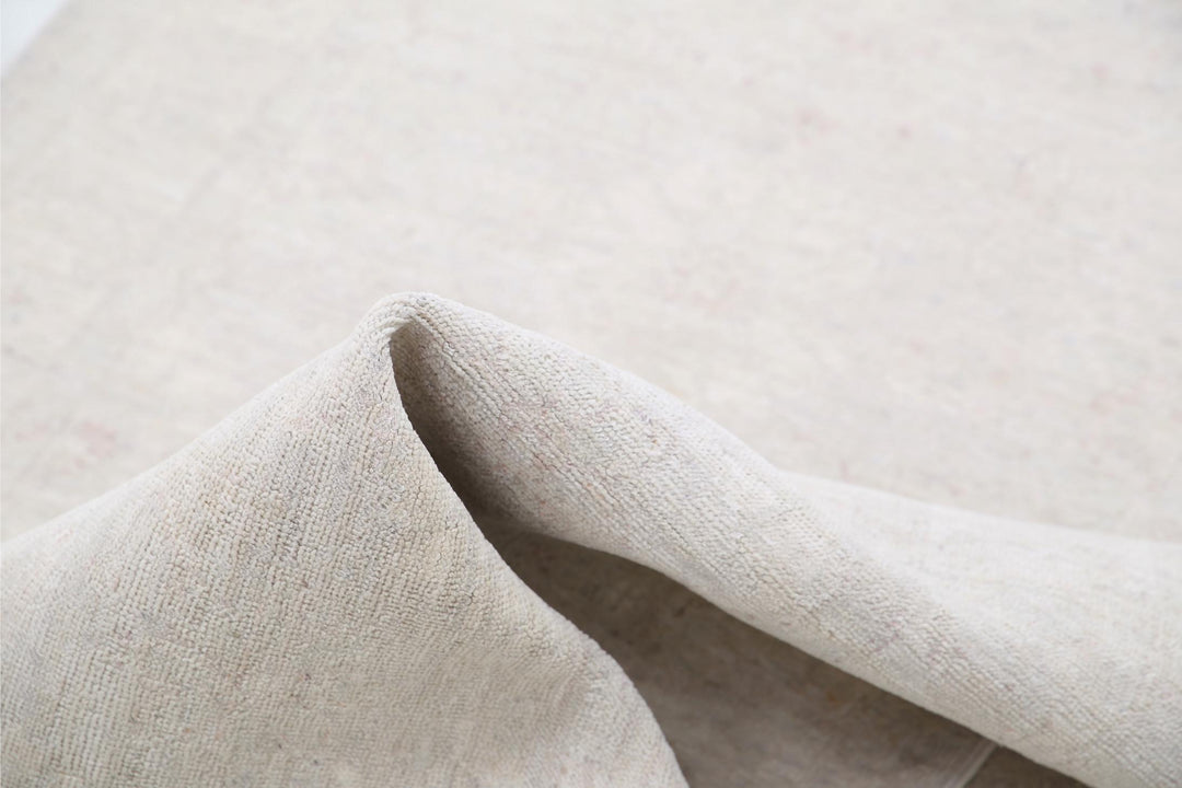 Serenity 2’ 10” x 10’ 0″ - No. AV34689 - ALRUG Rug Store