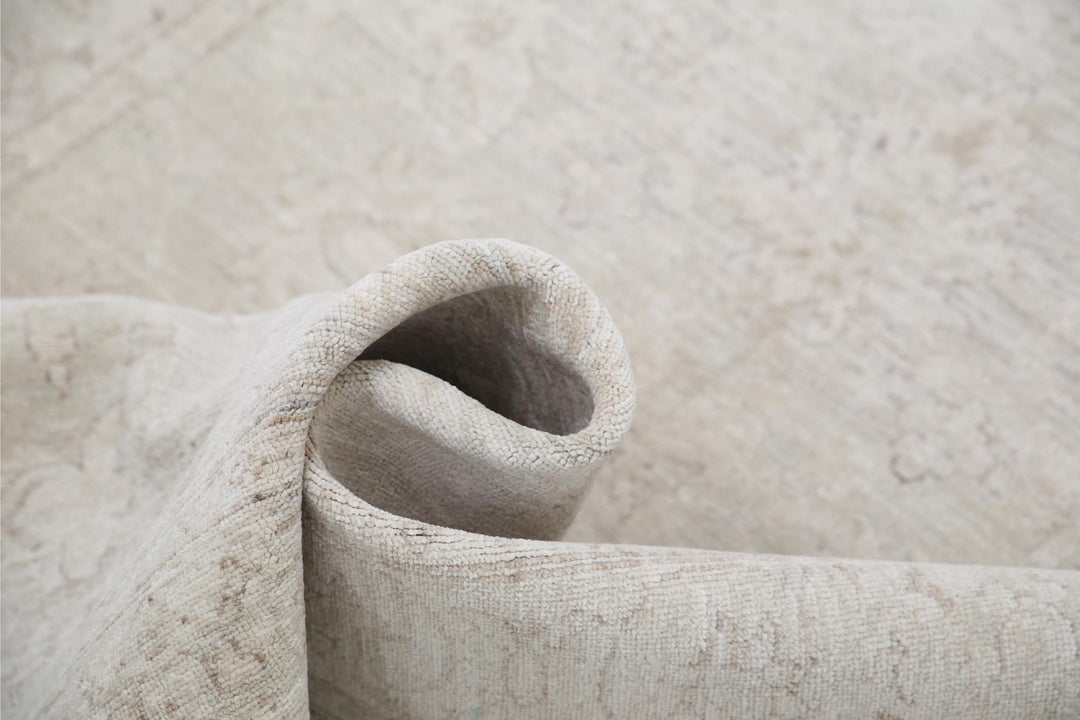 Serenity 3’ 9″ x 9’ 7″ - No. AV28242 - ALRUG Rug Store