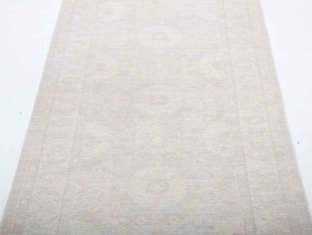 Serenity 2’ 9″ x 10’ 2″ - No. AV83374 - ALRUG Rug Store