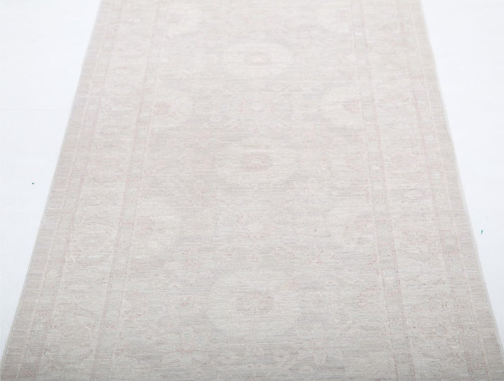 Serenity 2’ 9″ x 10’ 2″ - No. AV83374 - ALRUG Rug Store