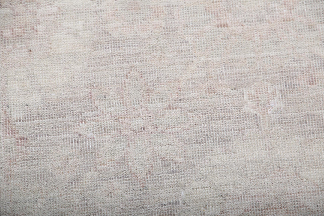 Serenity 2’ 9″ x 10’ 2″ - No. AV83374 - ALRUG Rug Store