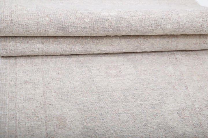 Serenity 2’ 9″ x 10’ 2″ - No. AV83374 - ALRUG Rug Store