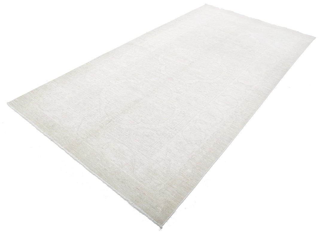 Serenity 5’ 0″ x 9’ 8″ - No. AV28381 - ALRUG Rug Store