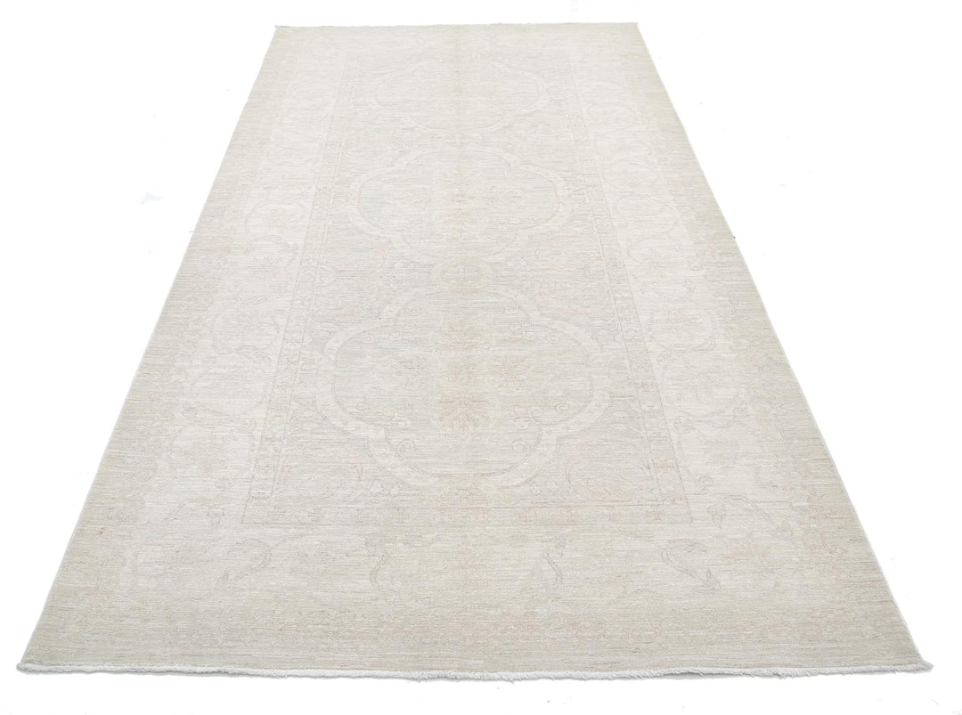 Serenity 5’ 0″ x 9’ 8″ - No. AV28381 - ALRUG Rug Store
