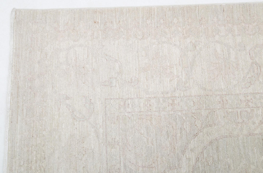 Serenity 5’ 0″ x 9’ 8″ - No. AV28381 - ALRUG Rug Store