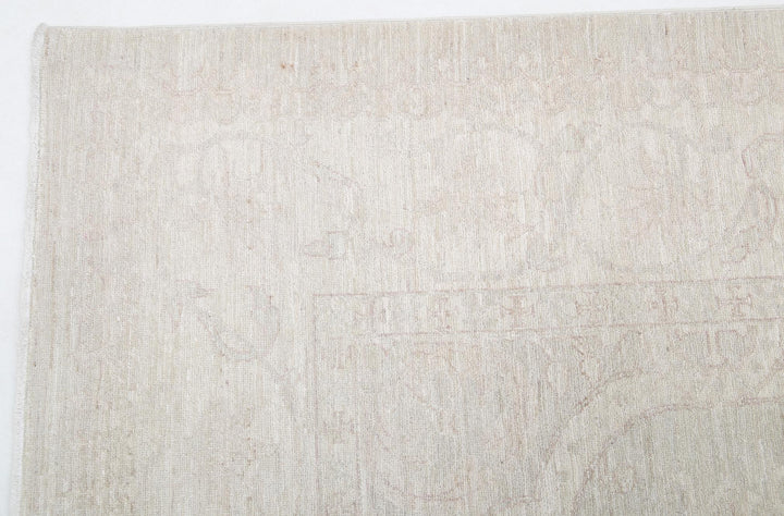 Serenity 5’ 0″ x 9’ 8″ - No. AV28381 - ALRUG Rug Store