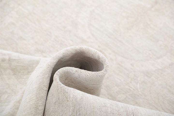 Serenity 5’ 0″ x 9’ 8″ - No. AV28381 - ALRUG Rug Store