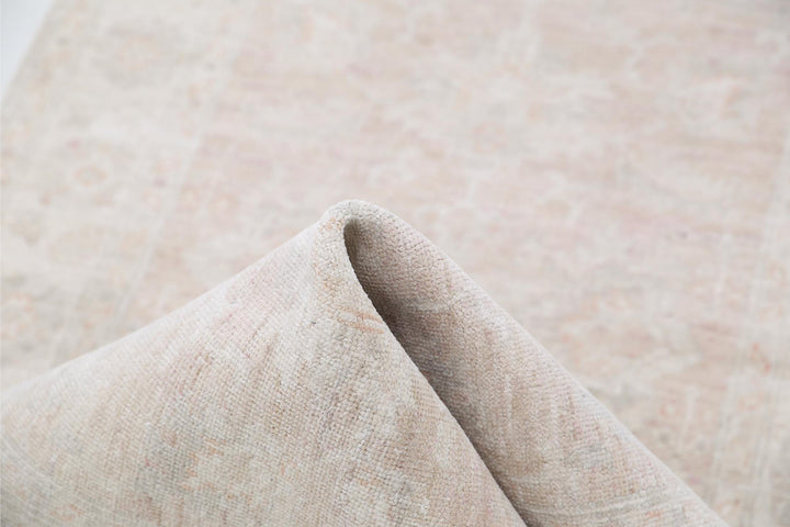 Serenity 2’ 6″ x 6’ 8″ - No. AV43044 - ALRUG Rug Store