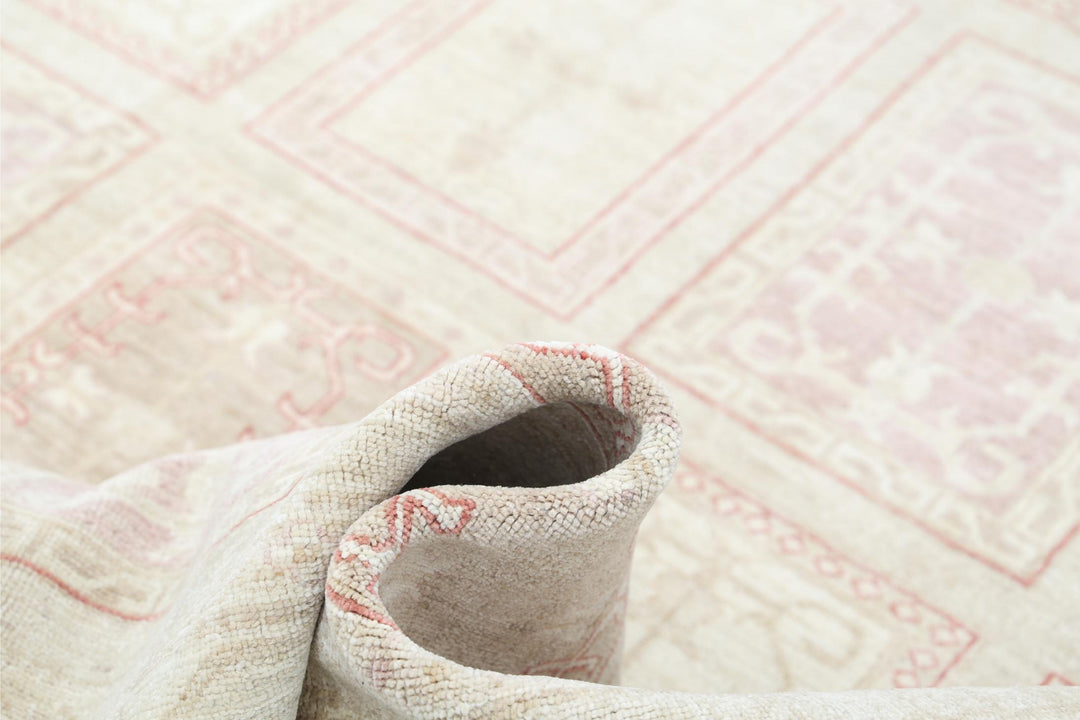 Serenity 6’ 4″ x 9’ 3″ - No. AV43167 - ALRUG Rug Store