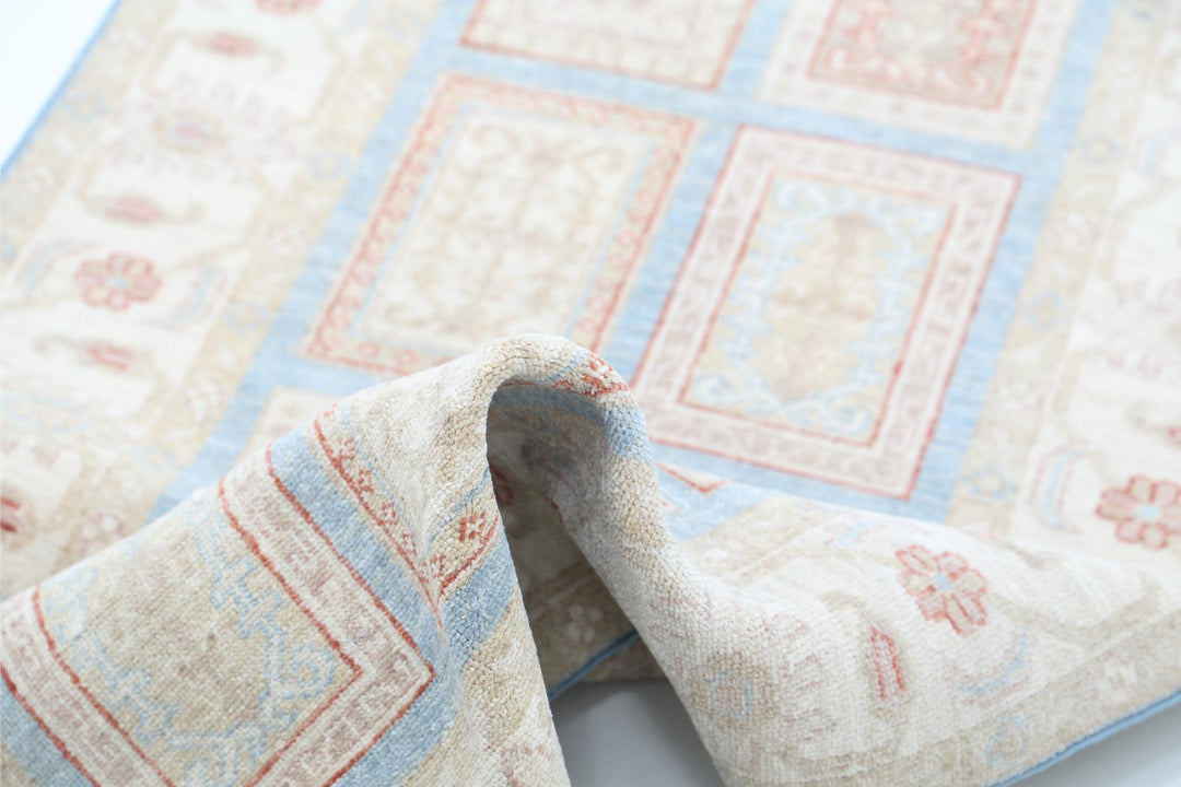 Serenity 2’ 7″ x 10’ 1″ - No. AV78743 - ALRUG Rug Store