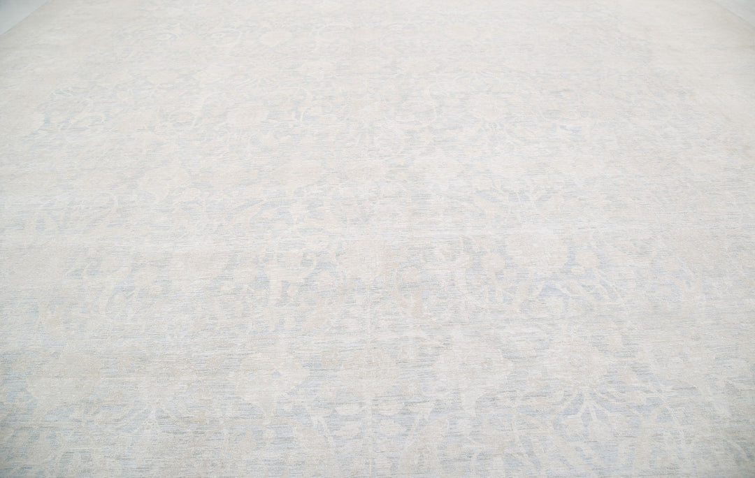 Serenity 17’ 10” x 25’ 1″ - No. AV99072 - ALRUG Rug Store