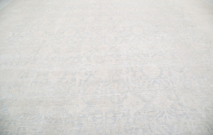 Serenity 17’ 10” x 25’ 1″ - No. AV99072 - ALRUG Rug Store