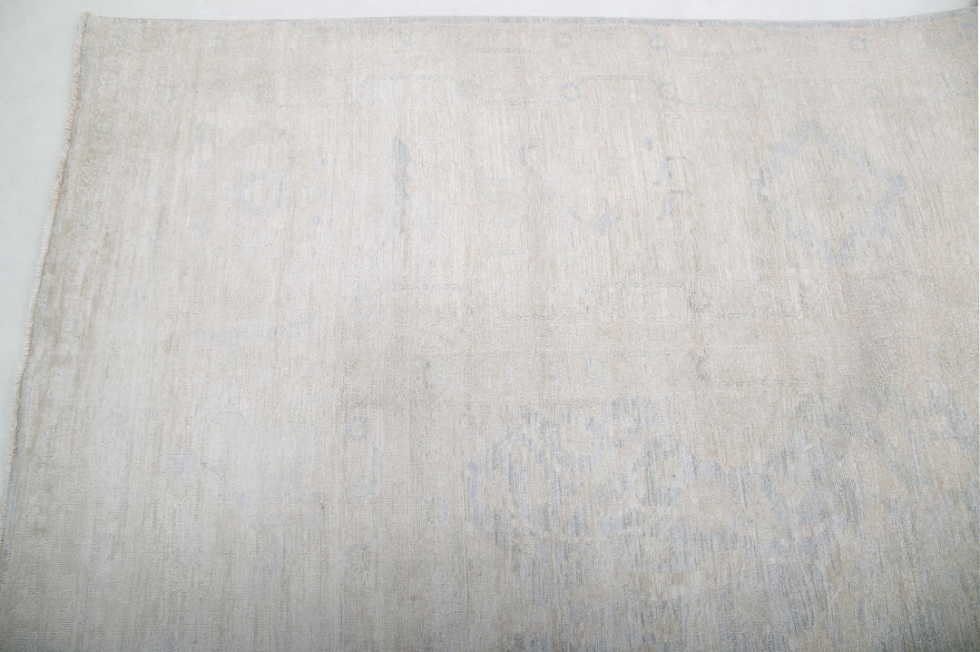 Serenity 17’ 10” x 25’ 1″ - No. AV99072 - ALRUG Rug Store