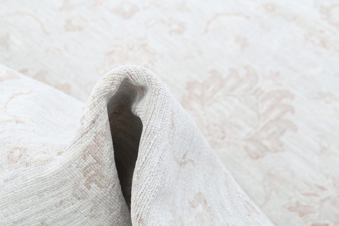 Serenity 5’ 9″ x 5’ 7″ - No. AV78291 - ALRUG Rug Store