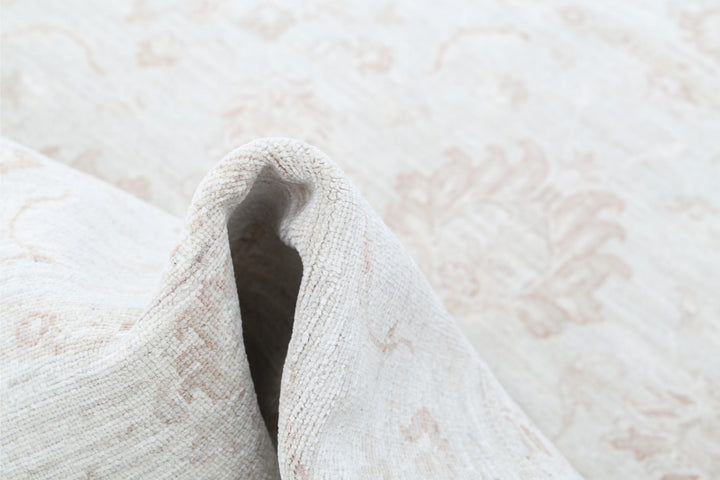 Serenity 5’ 9″ x 5’ 7″ - No. AV78291 - ALRUG Rug Store