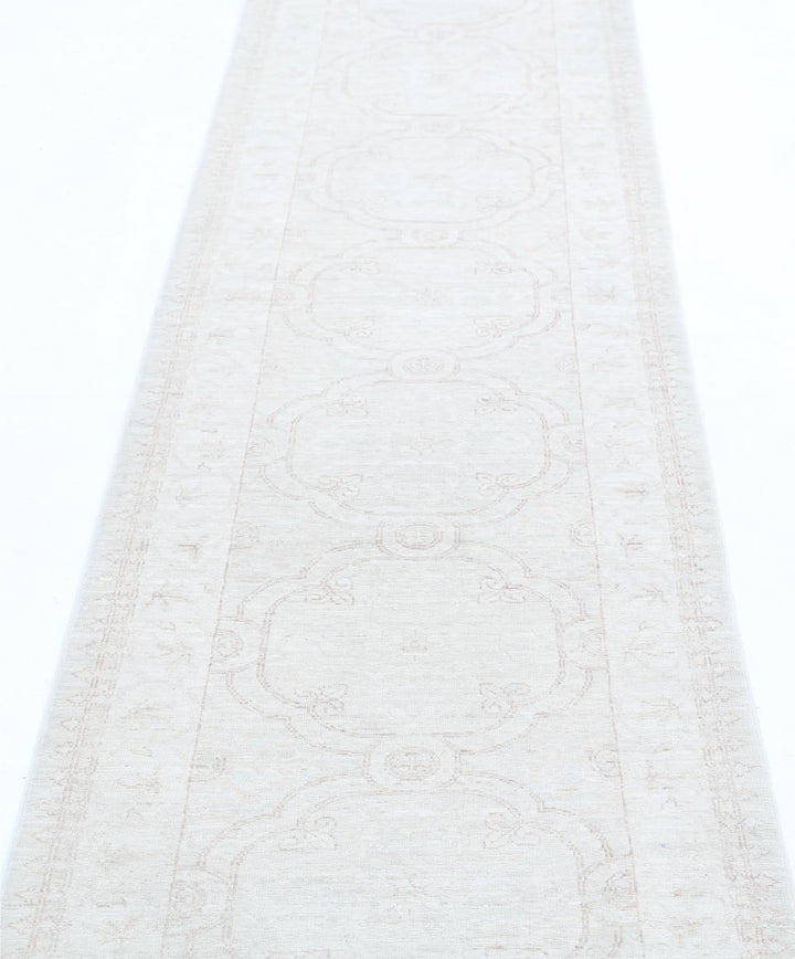 Serenity 2’ 4″ x 10’ 0″ - No. AV43790 - ALRUG Rug Store
