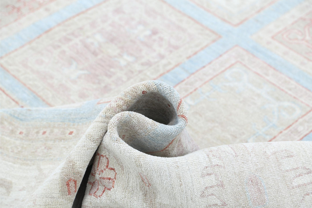 Serenity 8’ 3″ x 11’ 10” - No. AV74785 - ALRUG Rug Store