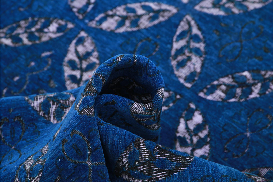 Onyx 3’ 9″ x 16’ 7″ - No. AV70163 - ALRUG Rug Store