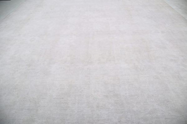 Ivory Pakistani Serenity Rug 14' 7" x 18' 11" Hand-Knotted border